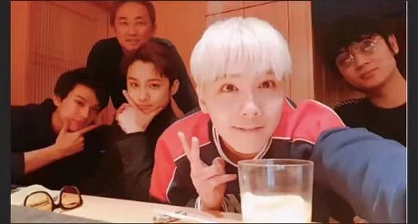 娱乐圈爆料男星孕产,男星喜当爸，孕产之谜引热议